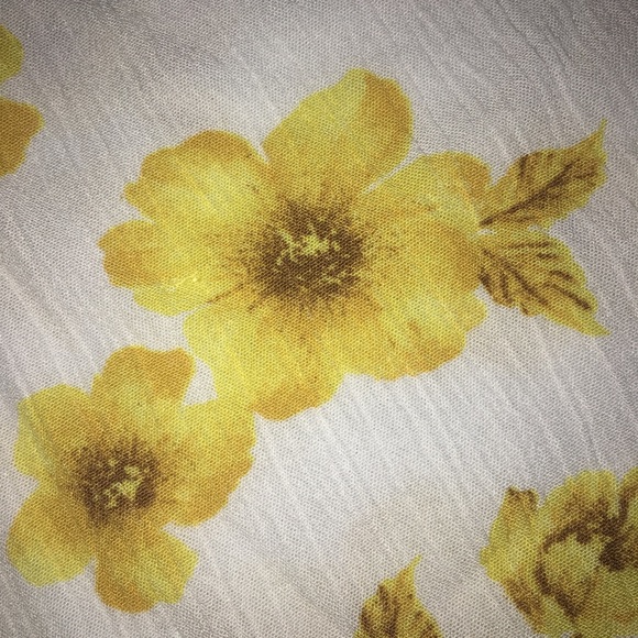 SOLD 💕 Flowy Open Shoulder Crop Top - Picture 7 of 8